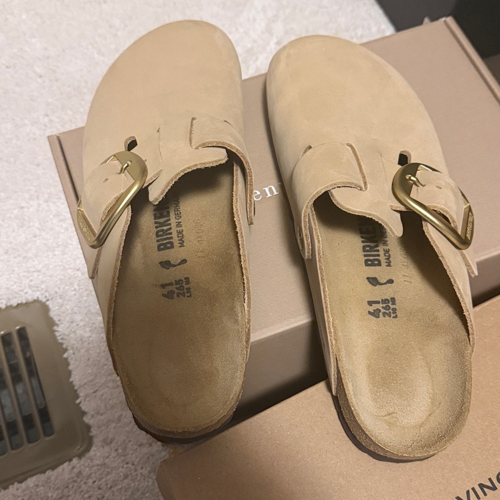 Birkenstock Women's Suede Clogs in Beige with Gold Buckles - Picture 2 of 3
